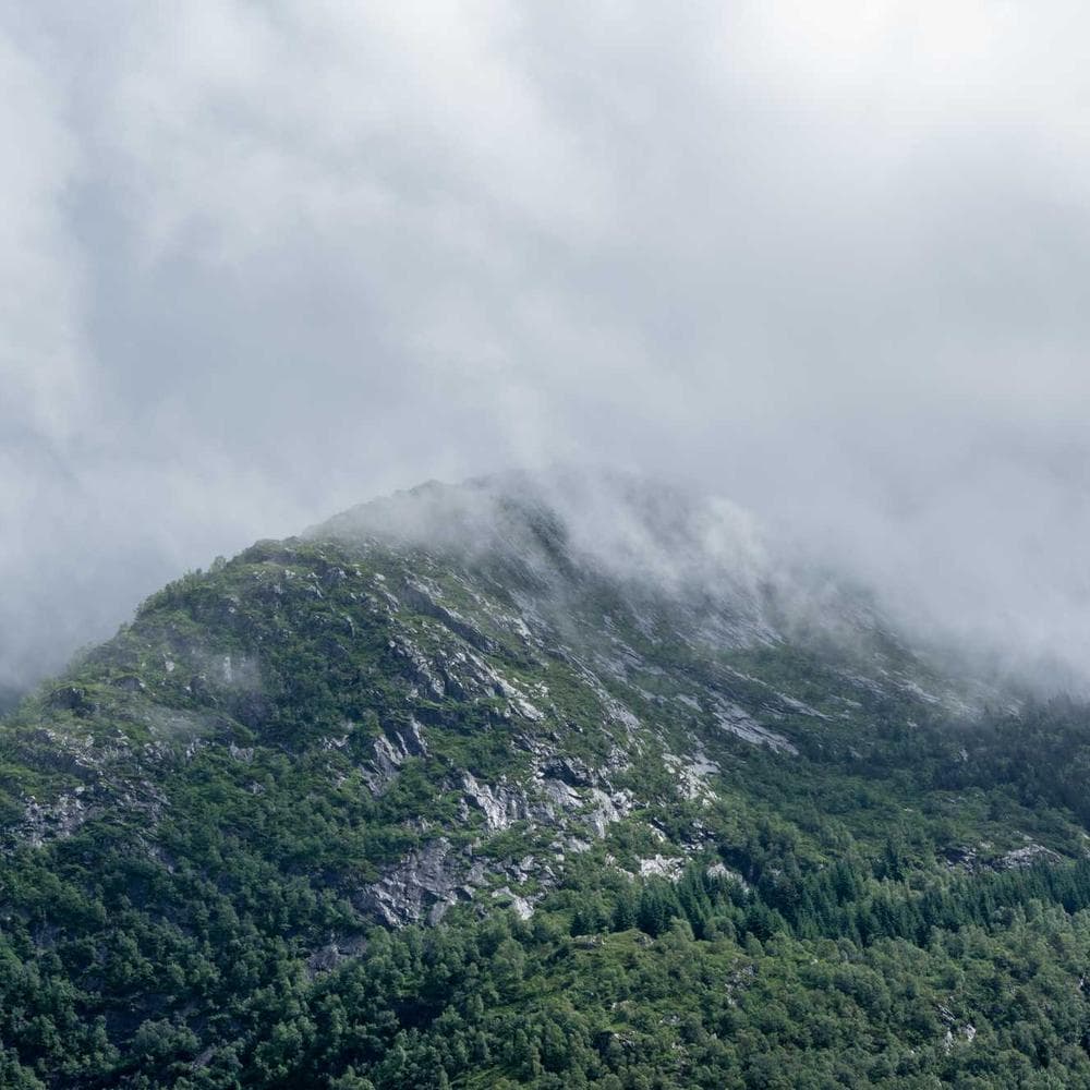 Aura MagSafe Charger Gallery View 1