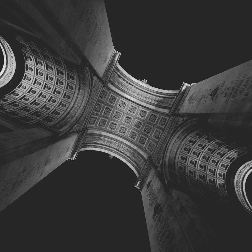 Aura MagSafe Charger Gallery View 2